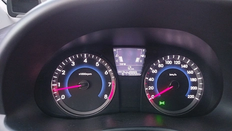 Hyundai Solaris, 2012г., передний привод, механика