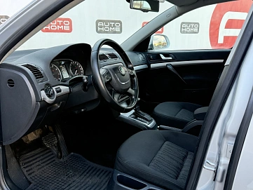 Skoda Octavia, 2010г., передний привод, робот