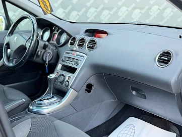 Peugeot 308, 2010г., передний привод, автомат