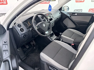 Volkswagen Tiguan, 2010г., передний привод, механика