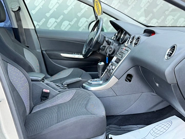 Peugeot 308, 2010г., передний привод, автомат