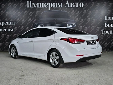 Hyundai Elantra, 2015г., передний привод, автомат