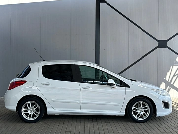 Peugeot 308, 2011г., передний привод, автомат