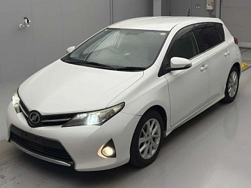 Toyota Auris, 2014г, передний привод, вариатор