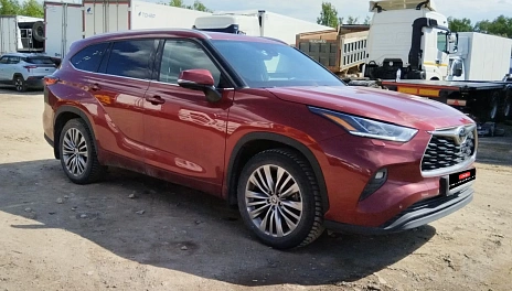 Toyota Highlander, 2021г, полный привод, автомат