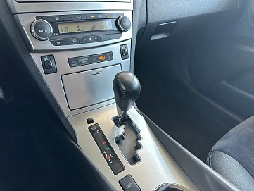 Toyota Avensis, 2012г., передний привод, вариатор