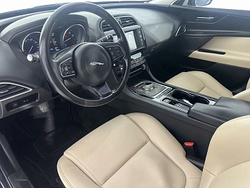 Jaguar XE, 2016г., задний привод, автомат