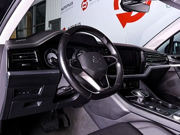 Volkswagen Touareg, 2022г., полный привод, автомат