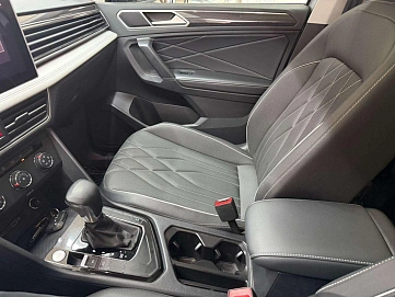 Volkswagen Tiguan, 2022г., передний привод, робот