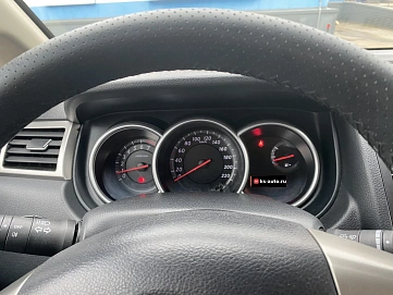 Nissan Tiida, 2010г, передний привод, автомат