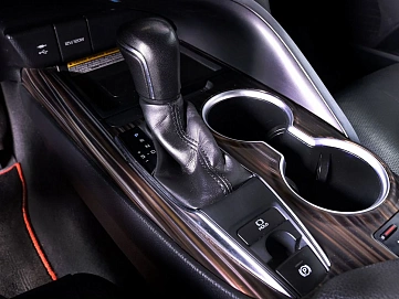 Toyota Camry, 2020г., передний привод, автомат