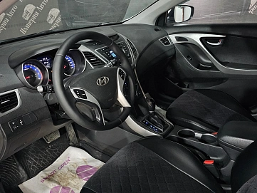 Hyundai Elantra, 2015г., передний привод, автомат