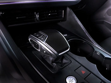 Volkswagen Touareg, 2022г., полный привод, автомат