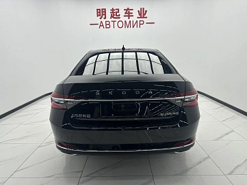 Skoda Superb, 2022г., передний привод, робот