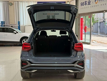 Audi Q2, 2023г., передний привод, робот
