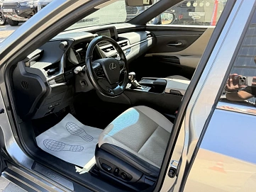Lexus ES, 2019г., передний привод, вариатор