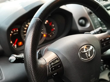 Toyota RAV4, 2011г, полный привод, вариатор