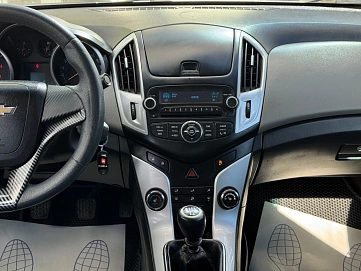 Chevrolet Cruze, 2014г., передний привод, механика
