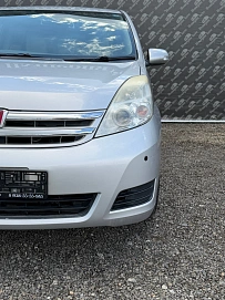Toyota ISis, 2010г., передний привод, вариатор
