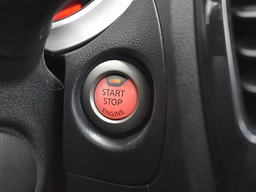 Nissan Juke, 2013г., передний привод, вариатор