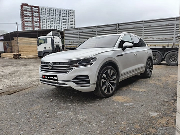 Volkswagen Touareg, 2021г, полный привод, автомат
