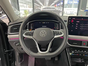 Volkswagen Tayron, 2022г., передний привод, робот