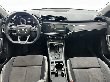 Audi Q3, 2023г., передний привод, робот