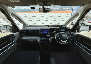 Honda Stepwgn, 2018г., передний привод, вариатор