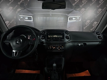 Volkswagen Tiguan, 2012г., передний привод, робот