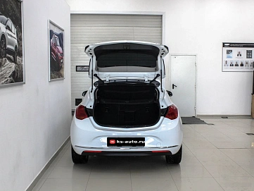 Opel Astra, 2012г., передний привод, автомат