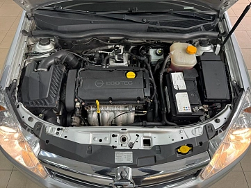 Opel Astra, 2011г., передний привод, механика