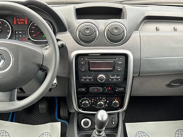 Renault Duster, 2012г., полный привод, механика
