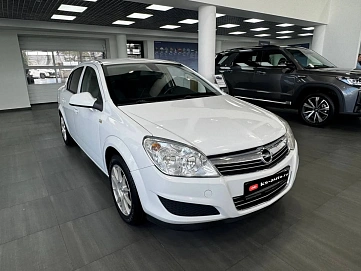 Opel Astra, 2011г., передний привод, механика
