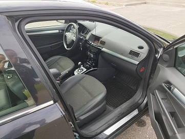 Opel Astra, 2012г., передний привод, робот