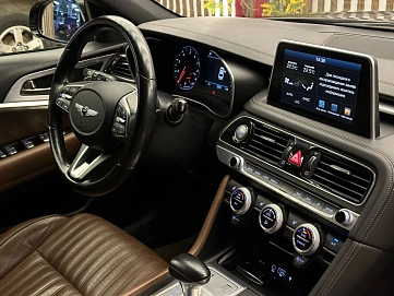 Genesis G70, 2019г., полный привод, автомат