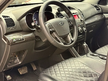 Kia Sorento, 2010г., передний привод, автомат