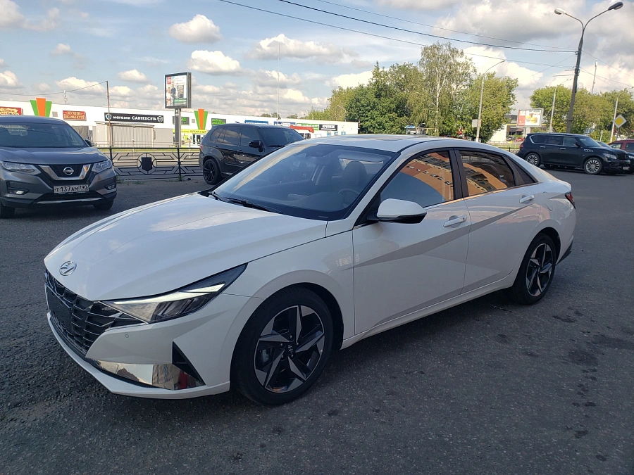 Hyundai Elantra, 2023г., передний привод, вариатор