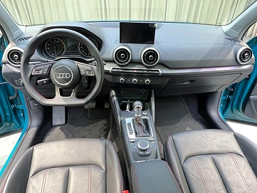 Audi Q2, 2022г., передний привод, робот
