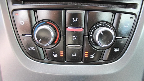 Opel Astra, 2012г., передний привод, механика