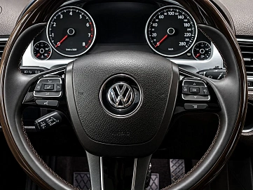 Volkswagen Touareg, 2011г., полный привод, автомат