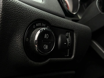 Opel Astra, 2012г., передний привод, механика