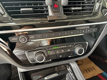 BMW 1 серии, 2022г., передний привод, робот