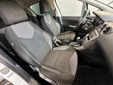 Peugeot 308, 2011г., передний привод, автомат