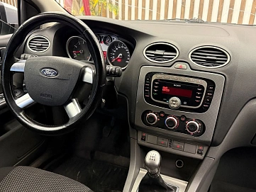 Ford Focus, 2010г., передний привод, механика