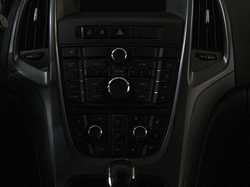 Opel Astra, 2012г., передний привод, автомат