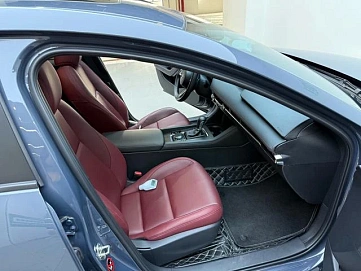 Mazda 3, 2022г., передний привод, автомат