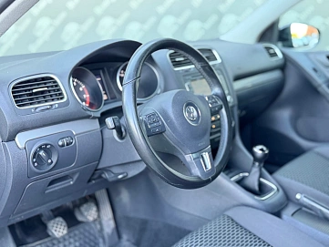 Volkswagen Golf, 2011г., передний привод, механика