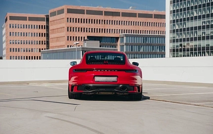 Porsche 911, 2023г., задний привод, робот