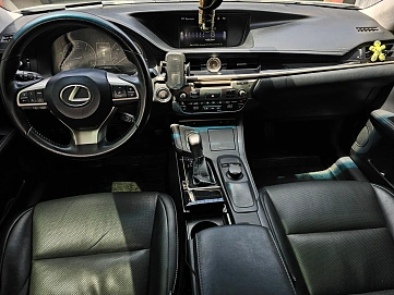 Lexus ES, 2017г., передний привод, автомат