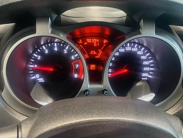 Nissan Juke, 2011г., передний привод, вариатор